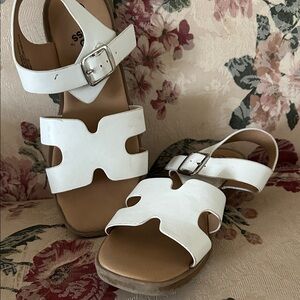 Girls' White Cutout Buckle Sandals - Casual Summer Footwear